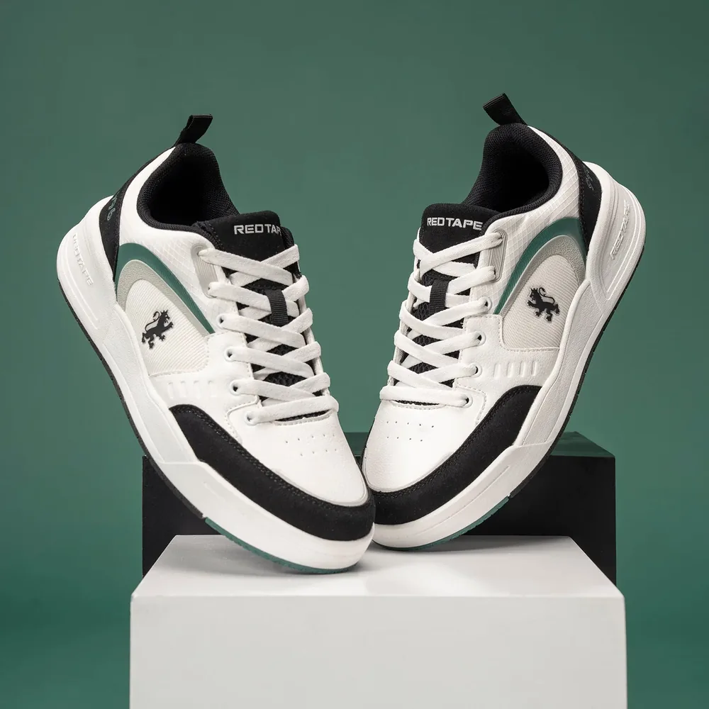 632A Where Elite Comfort Meets Everyday Style in Black, casual shoes — angled front view