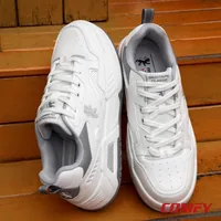 Red Tape Men’s Lifestyle Sneakers in White/Grey, men's casual shoes — worn on foot